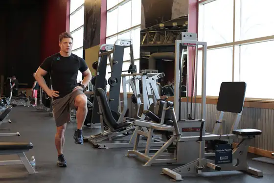 Bodyweight Walking Lunge — start position