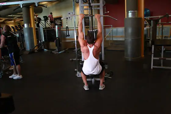 Close-Grip Front Lat Pulldown — start position