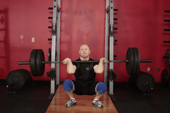 Front Squat (Clean Grip) — end position