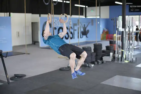 Kipping Muscle Up — end position