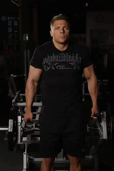 Leverage Shrug — end position